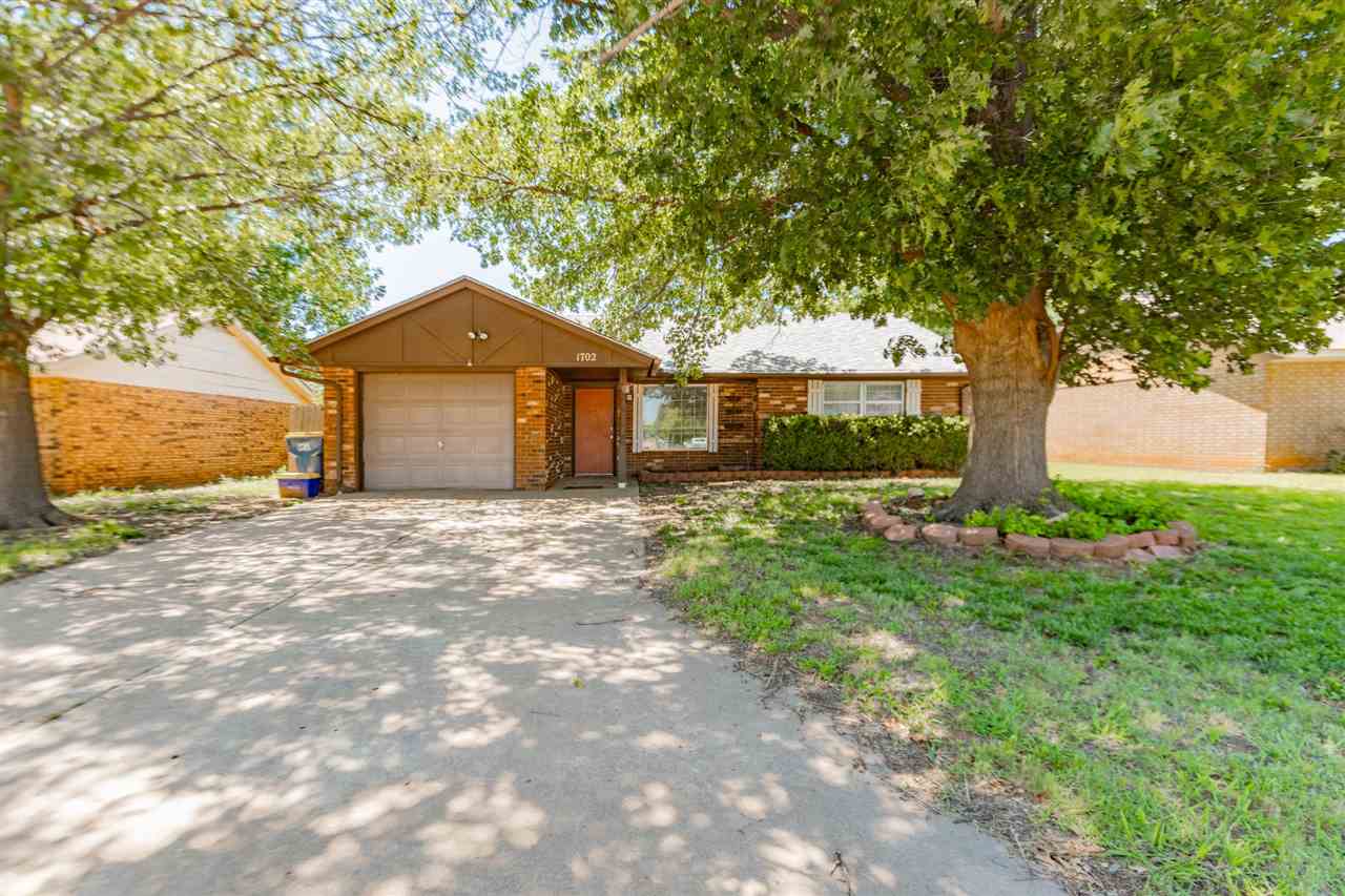 1702 N Benjamin