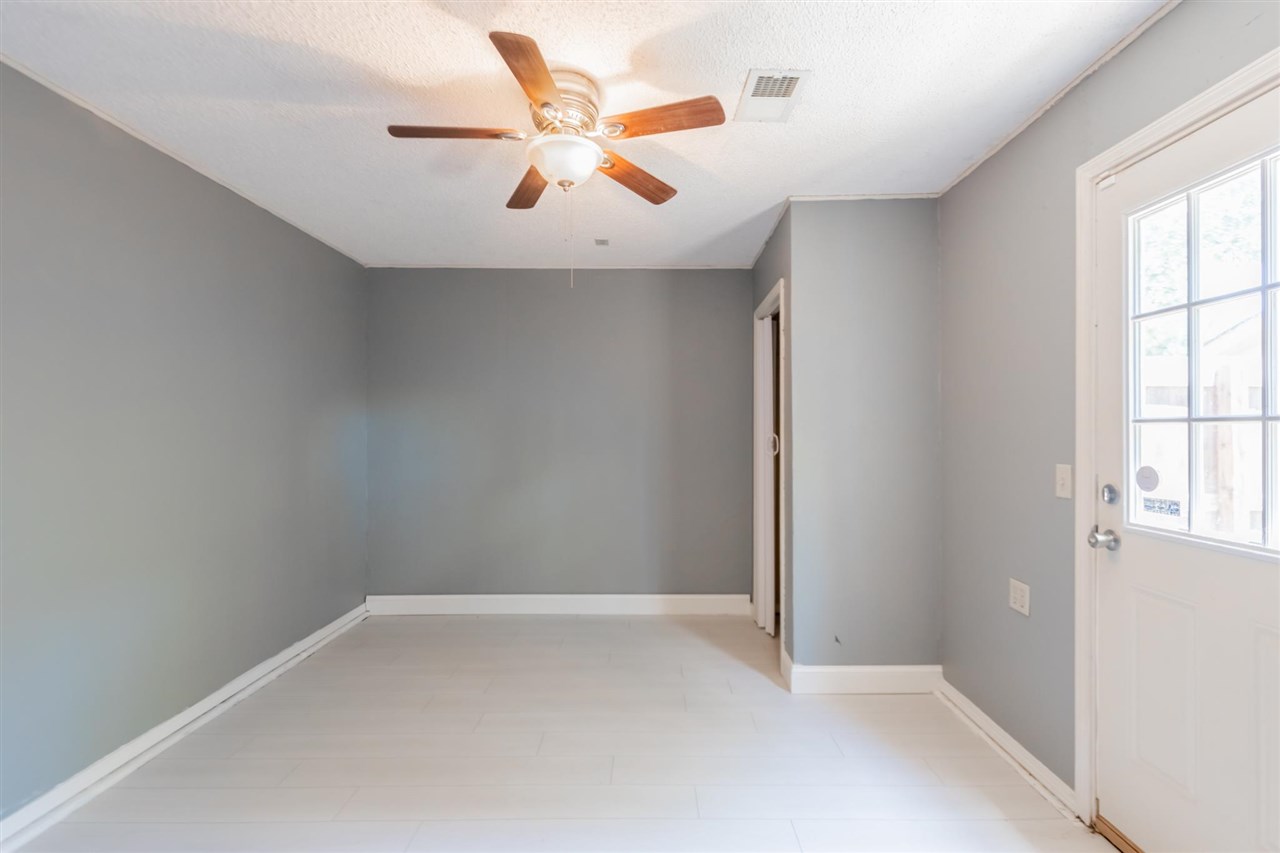 1702 N Benjamin