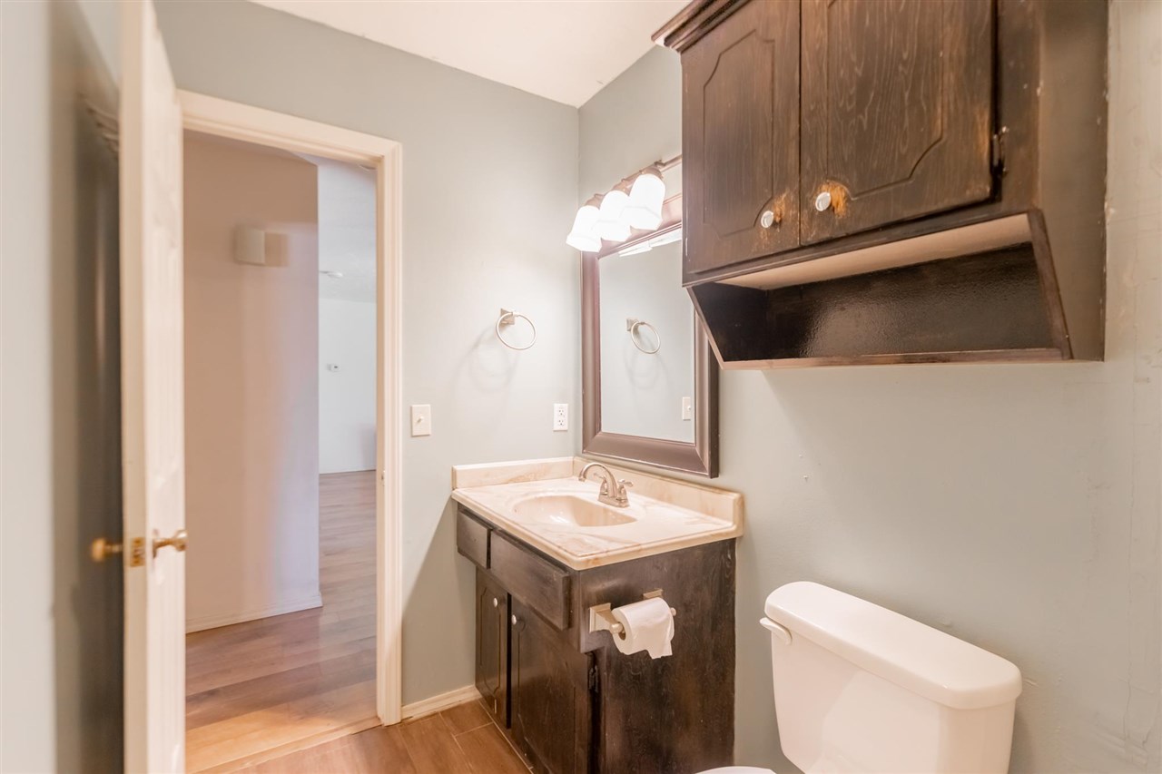 1702 N Benjamin