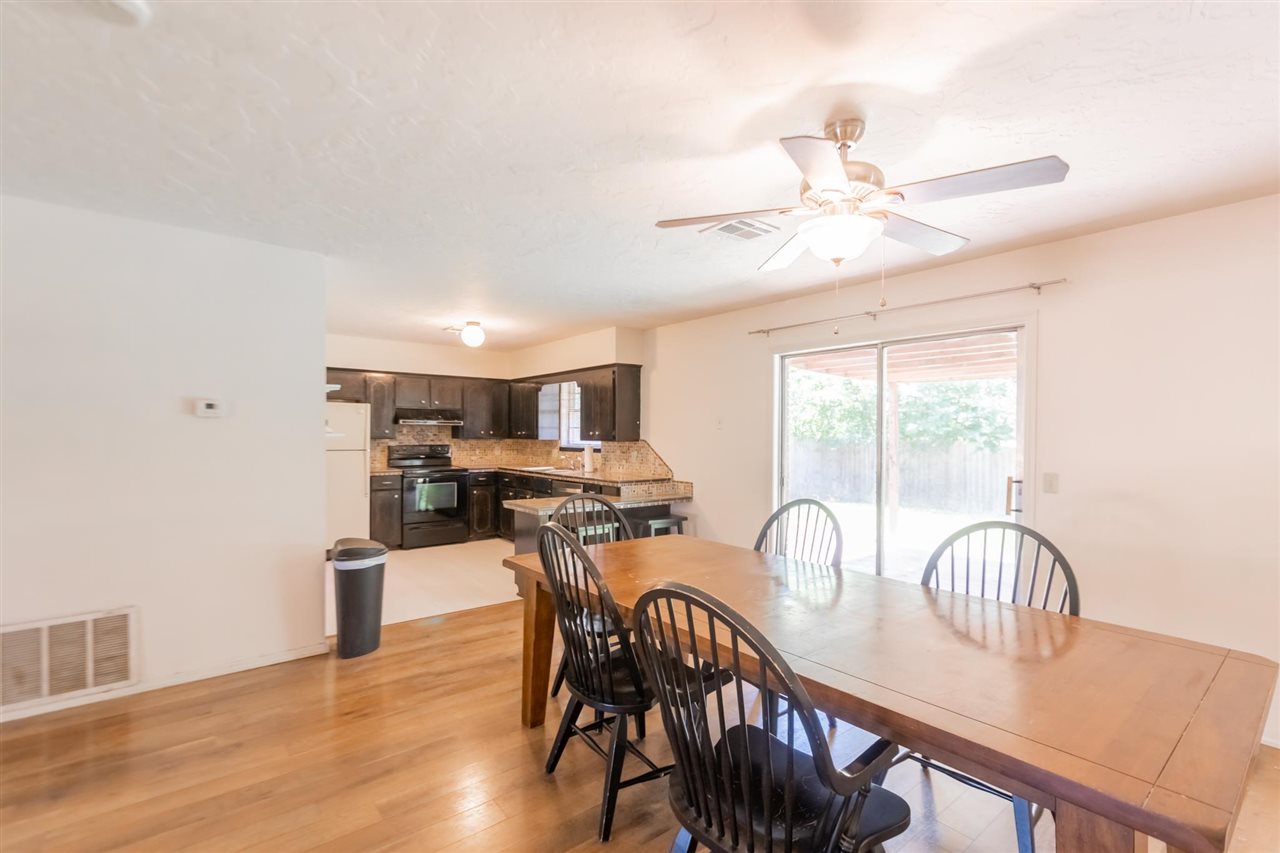 1702 N Benjamin