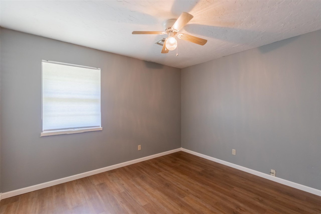 1702 N Benjamin