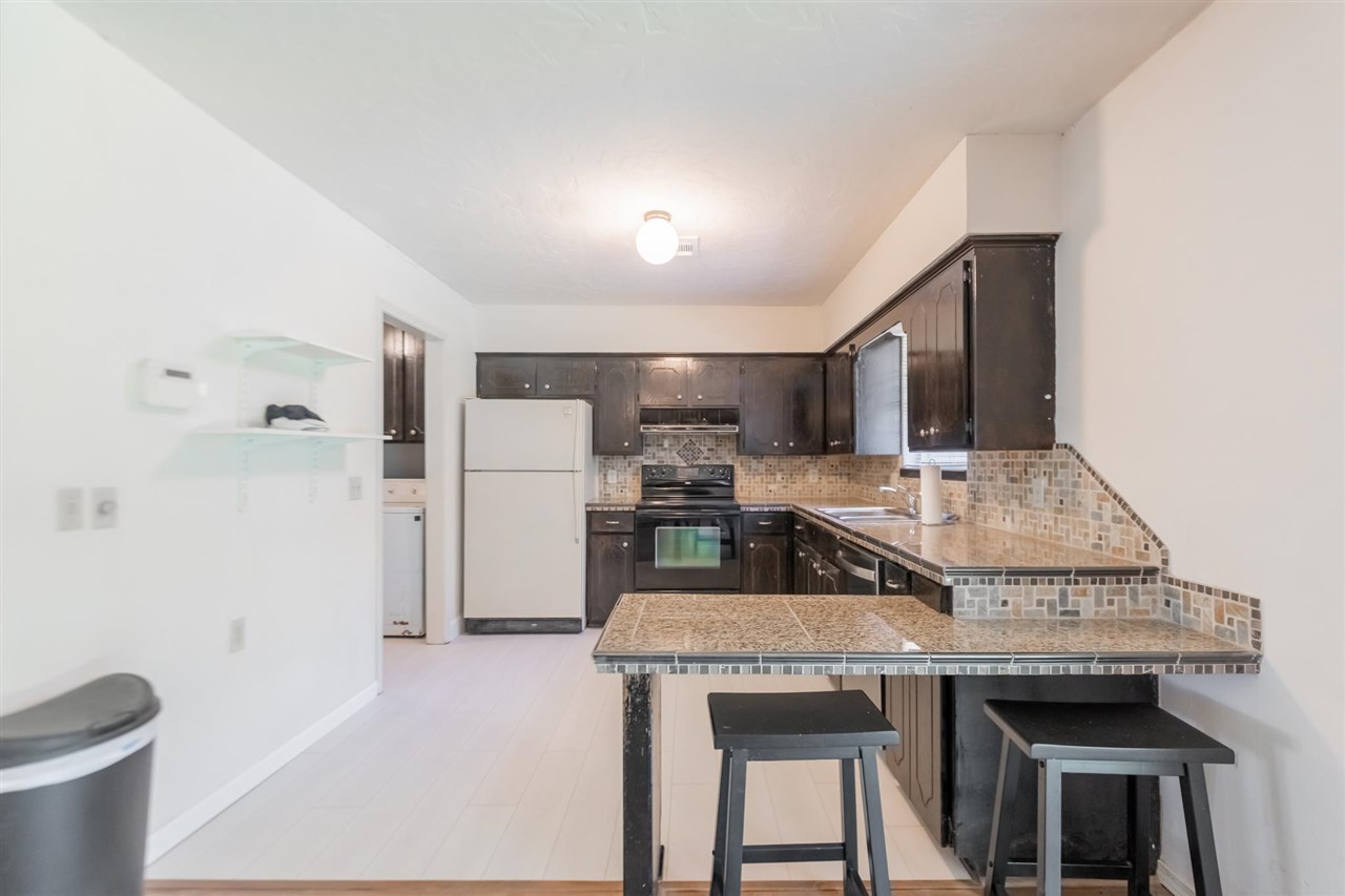 1702 N Benjamin