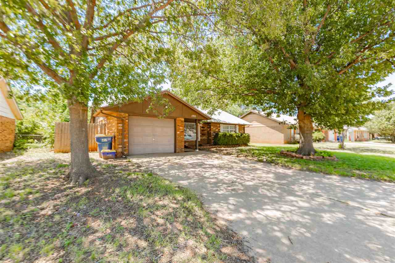 1702 N Benjamin