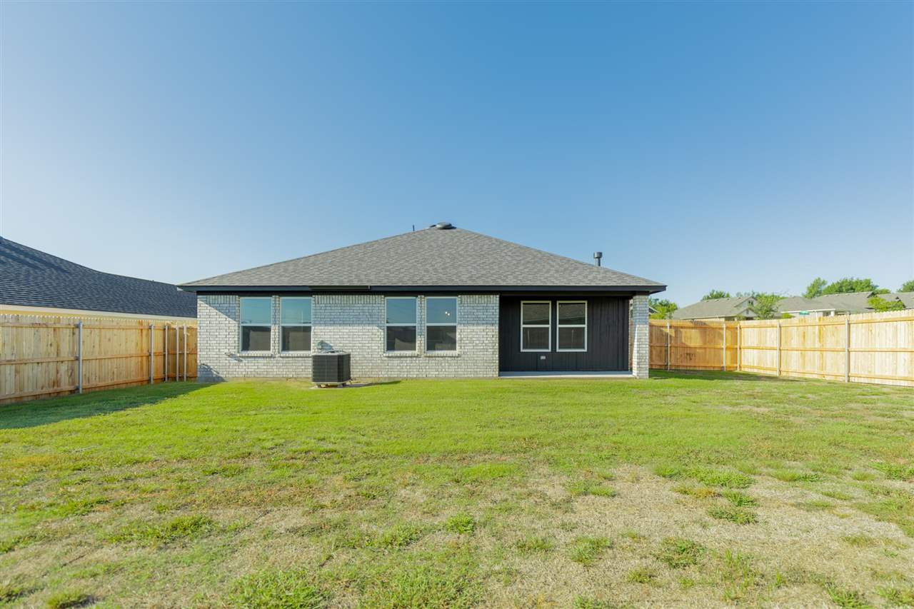 4306 W Country Club Drive