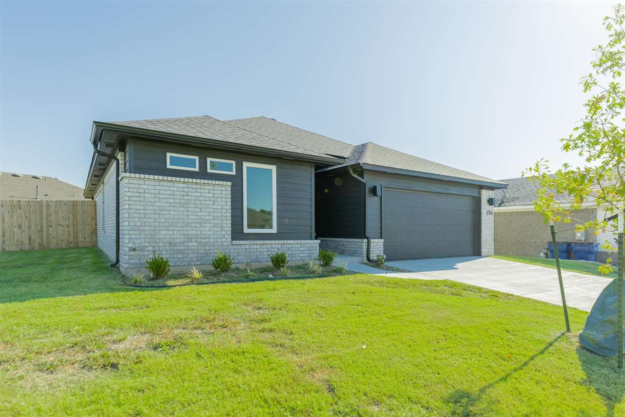 4306 W Country Club Drive