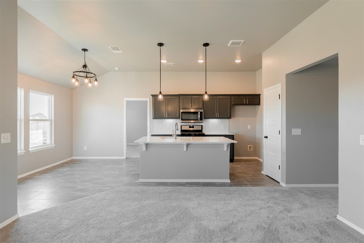 4306 W Country Club Drive