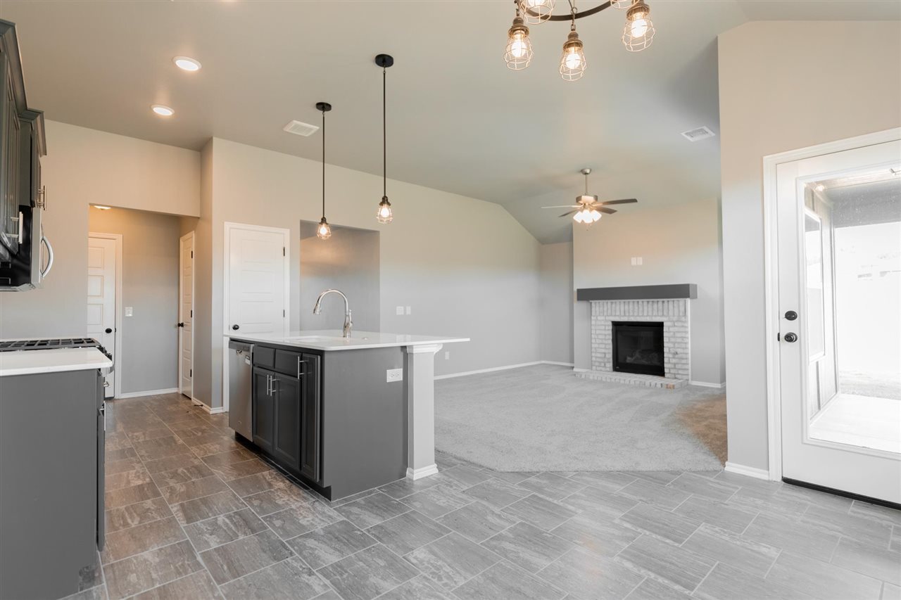 4306 W Country Club Drive