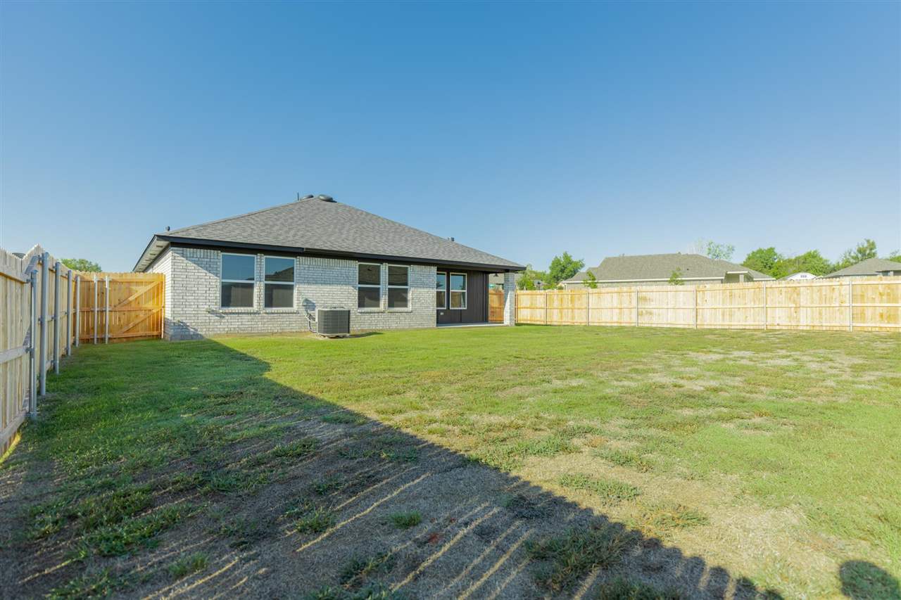 4306 W Country Club Drive