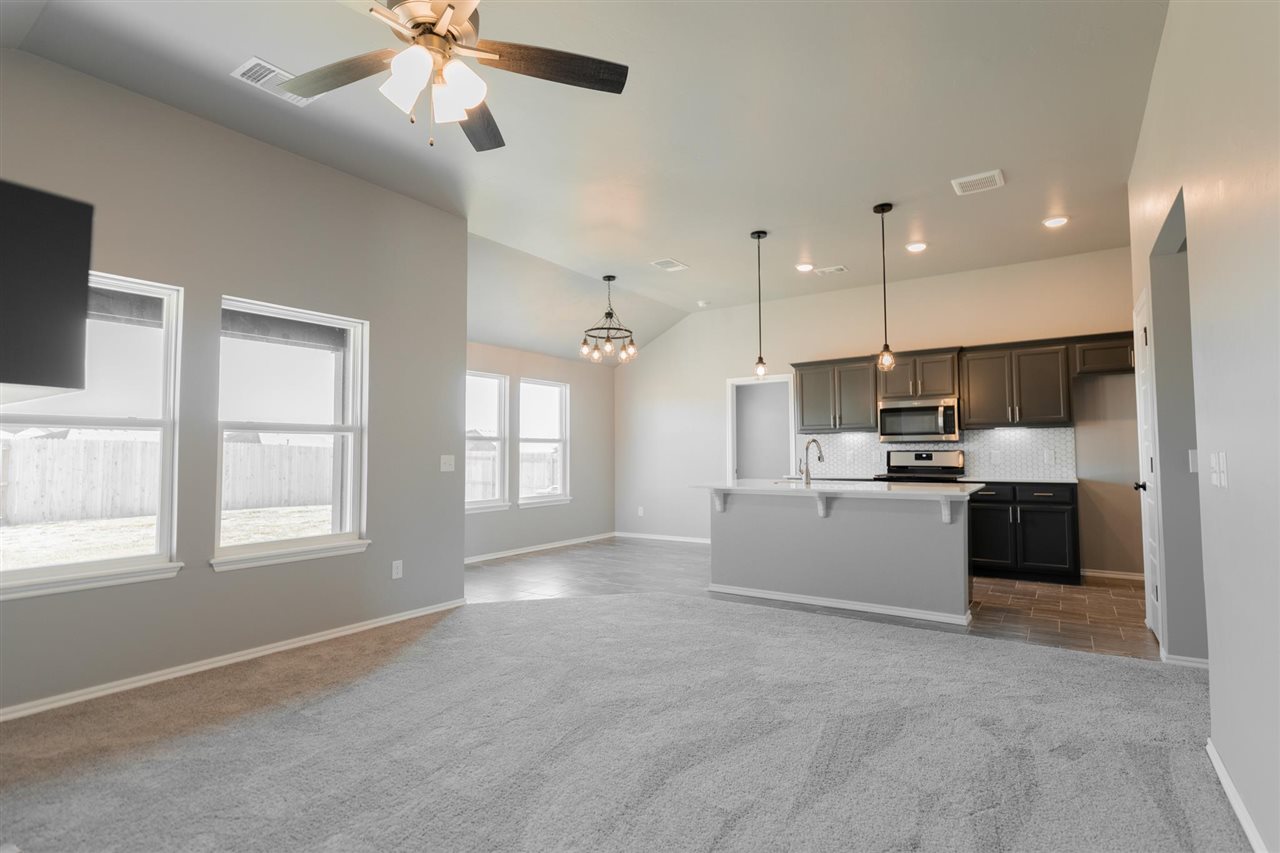4306 W Country Club Drive