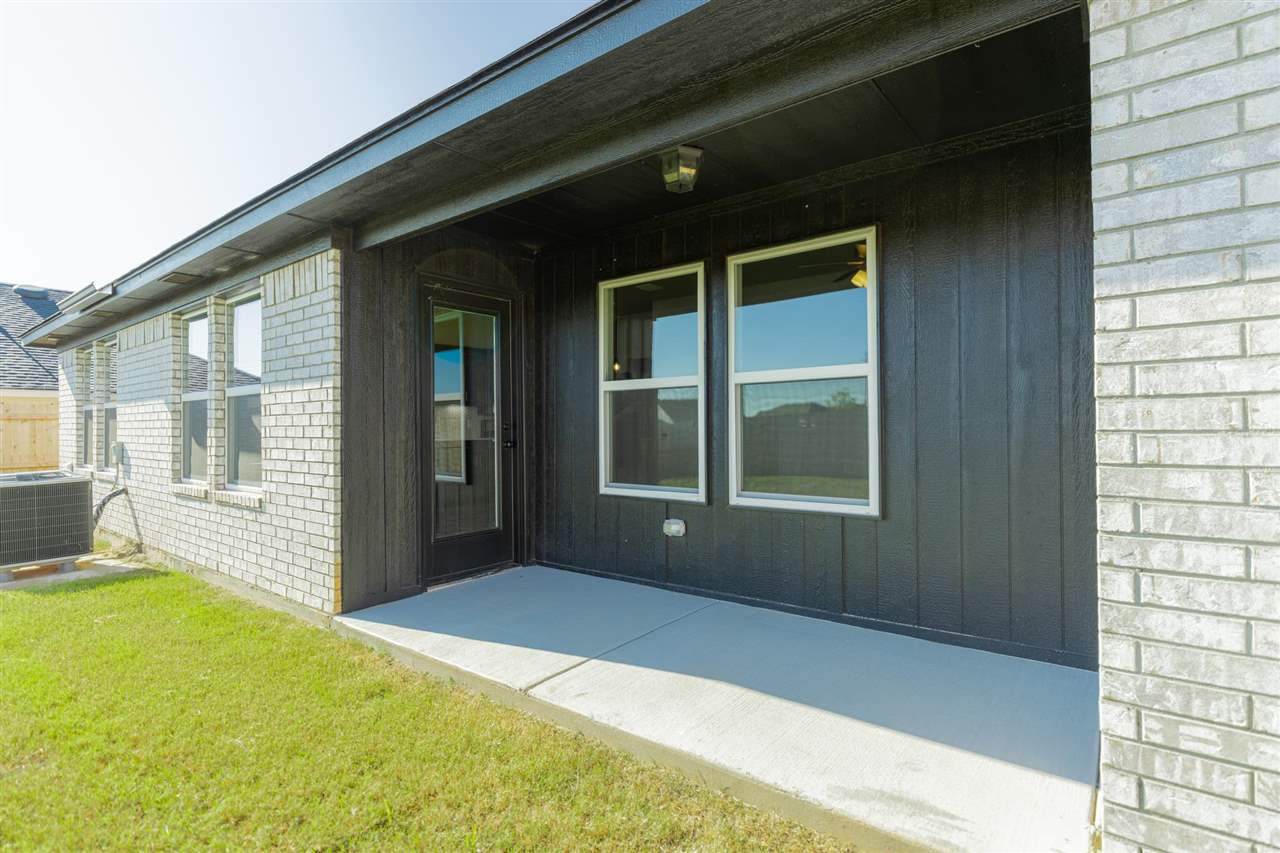 4306 W Country Club Drive