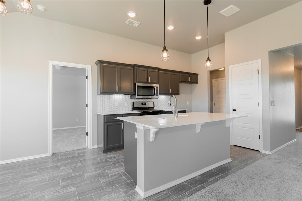 4306 W Country Club Drive