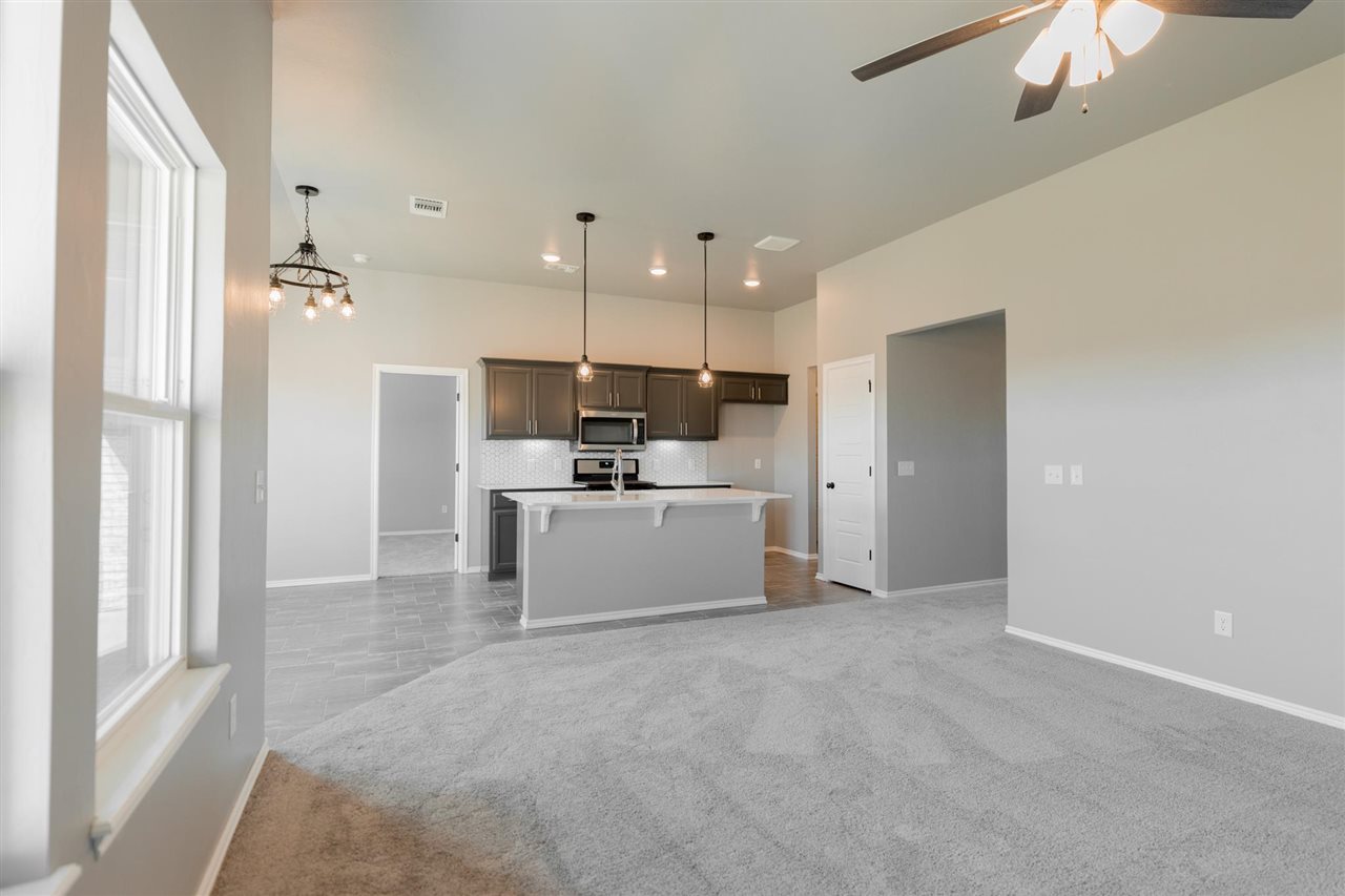 4306 W Country Club Drive