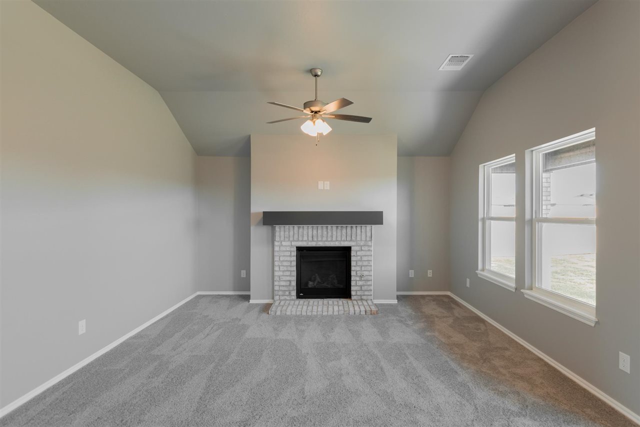 4306 W Country Club Drive