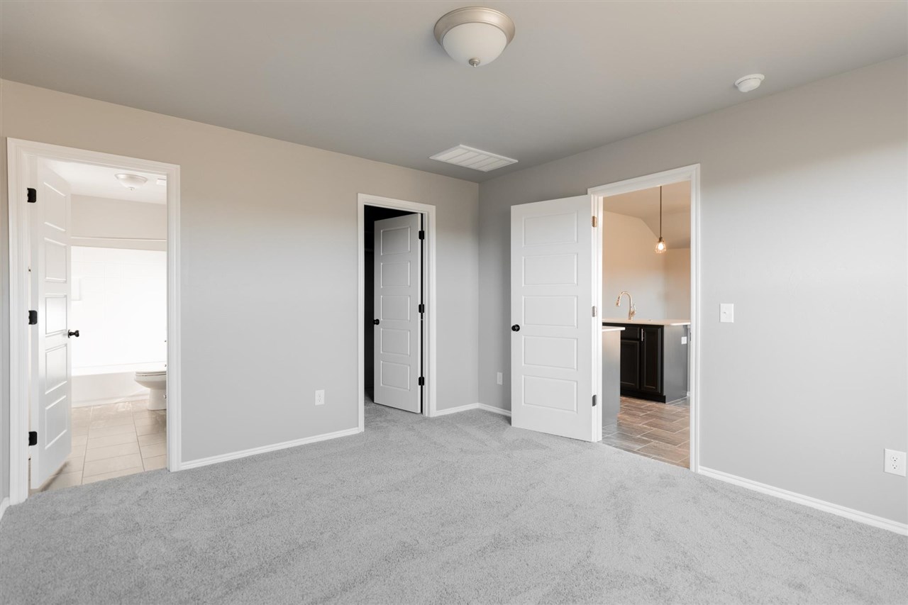 4306 W Country Club Drive