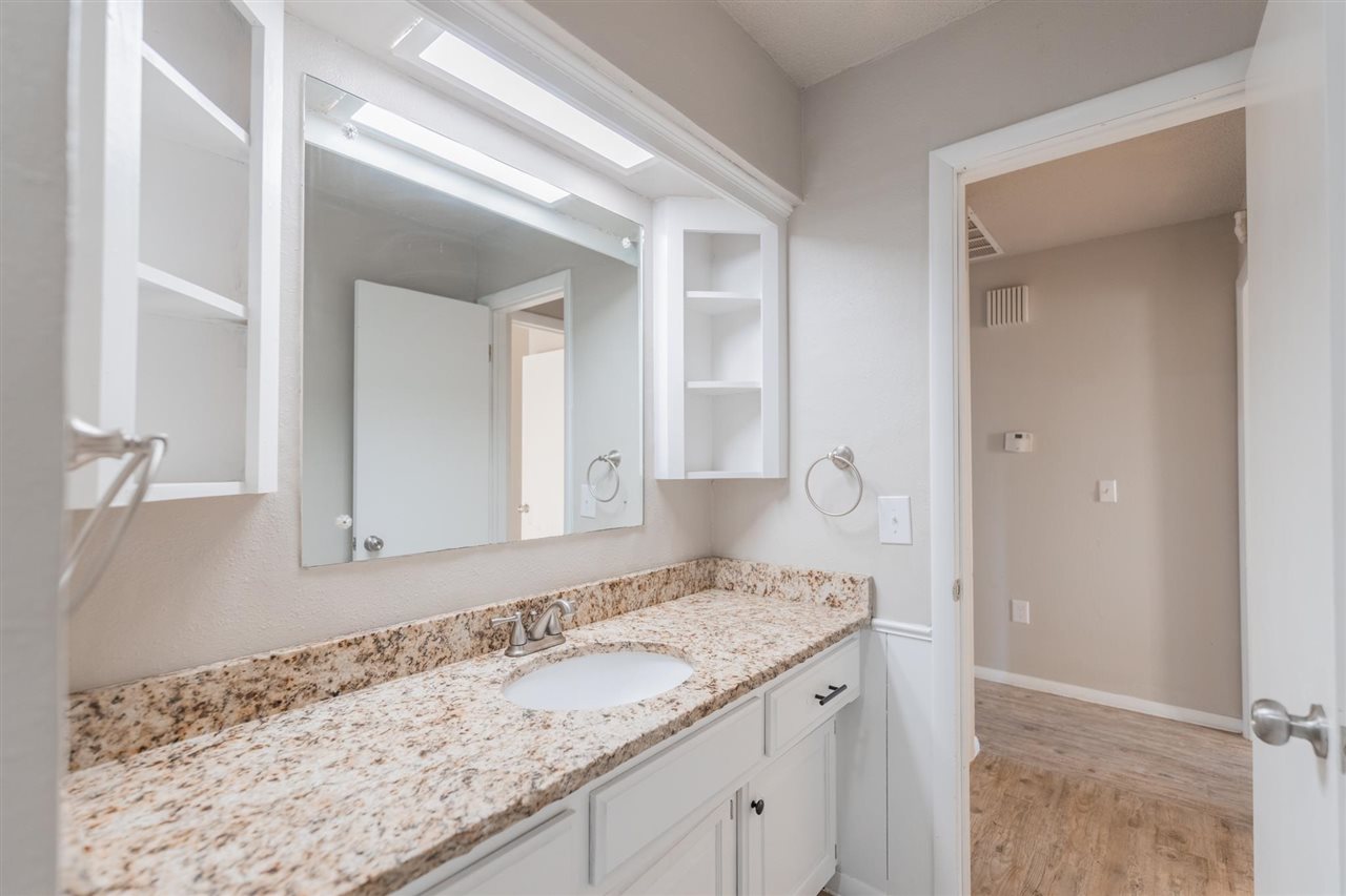 1926 W State Lane Unit: 1928 State Lane