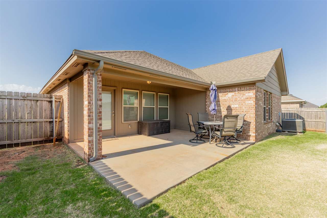 218 E Copper Canyon Avenue