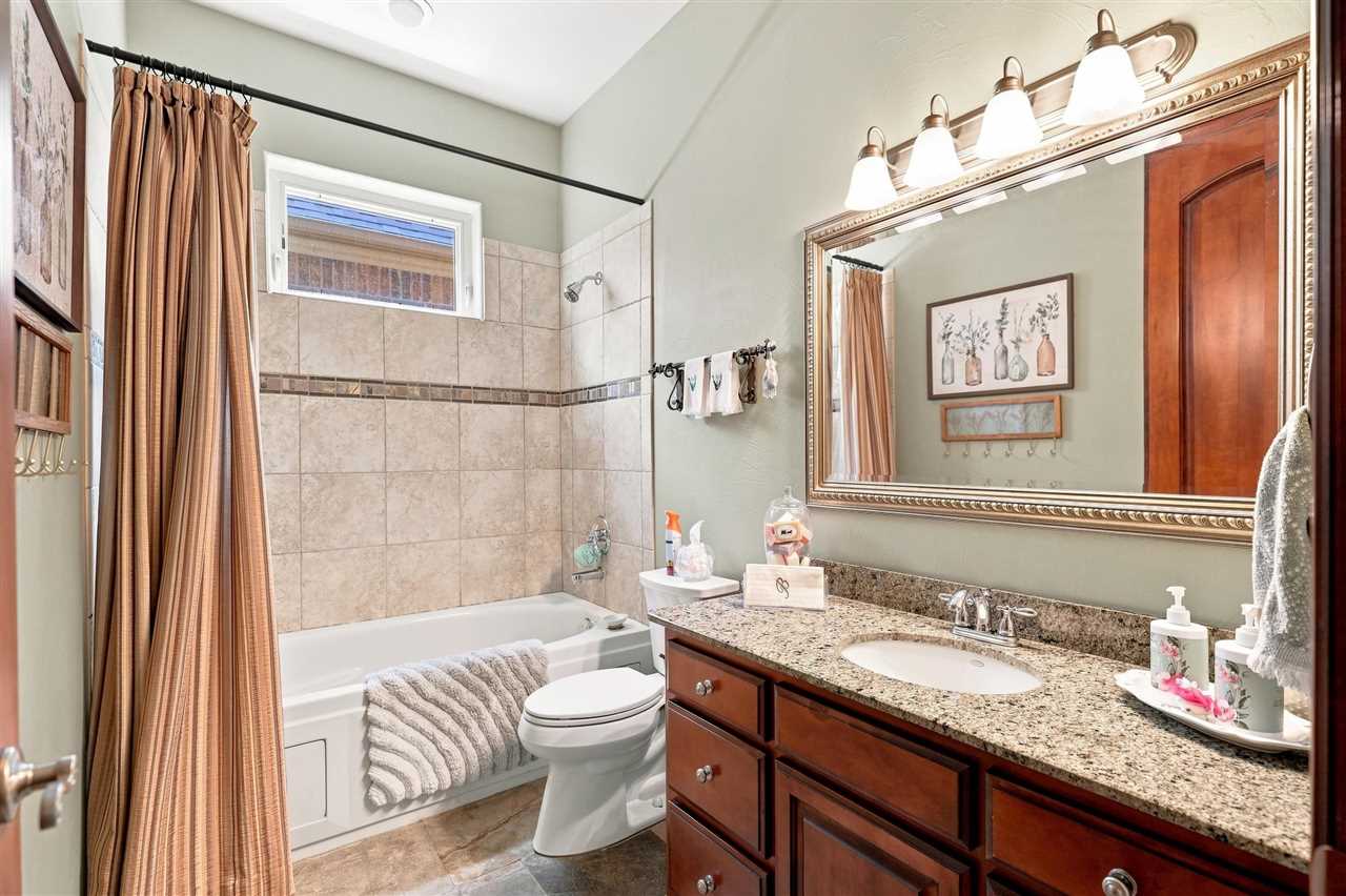 3224 W Charleston Court