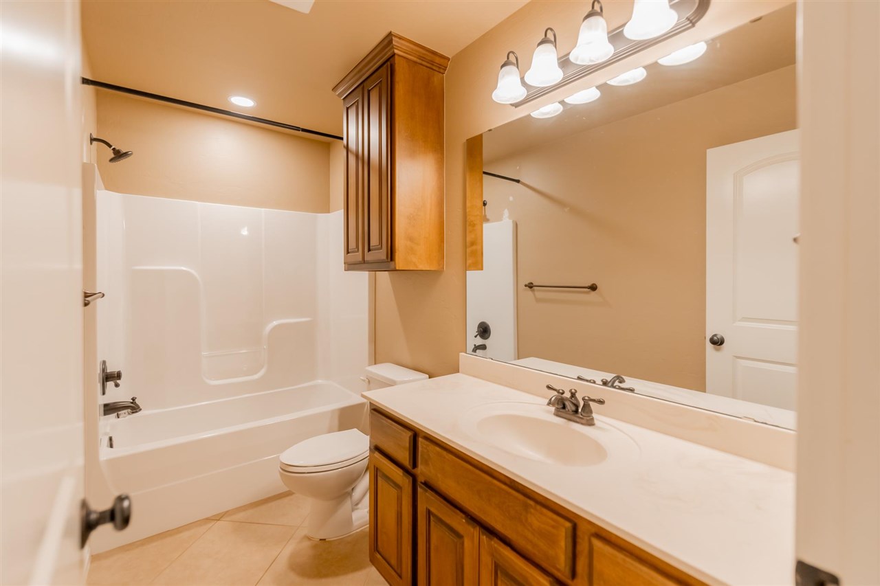 509 E Topaz Avenue