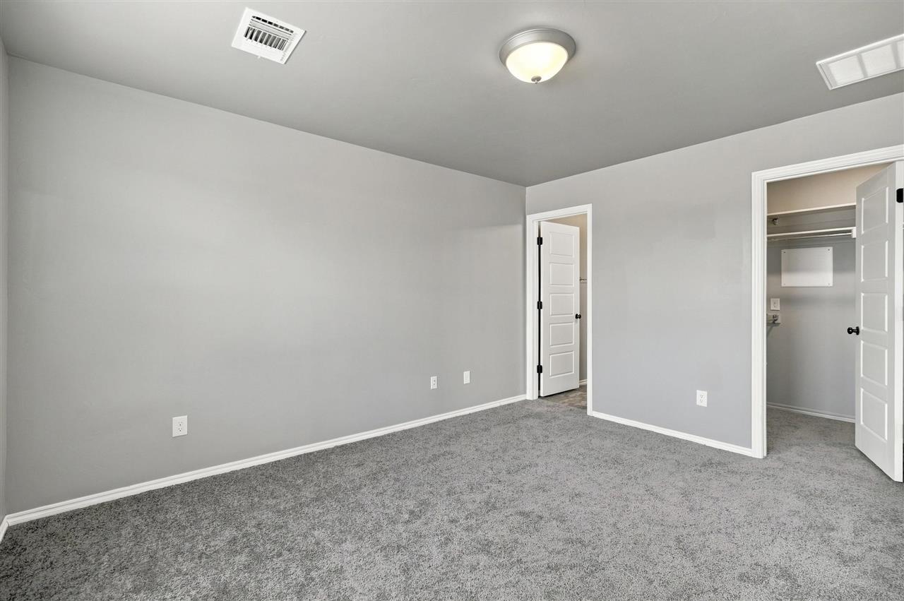 4306 W Country Club