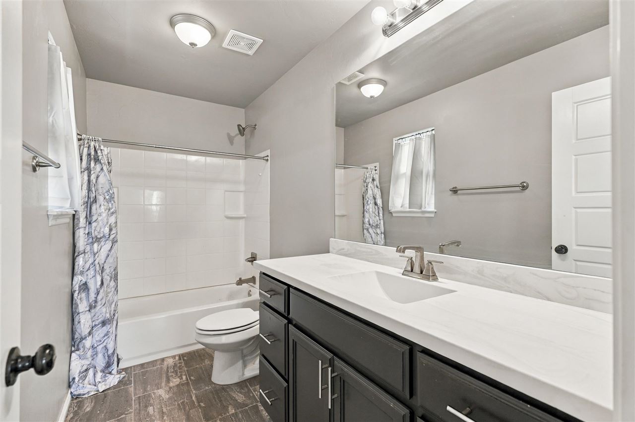 4306 W Country Club