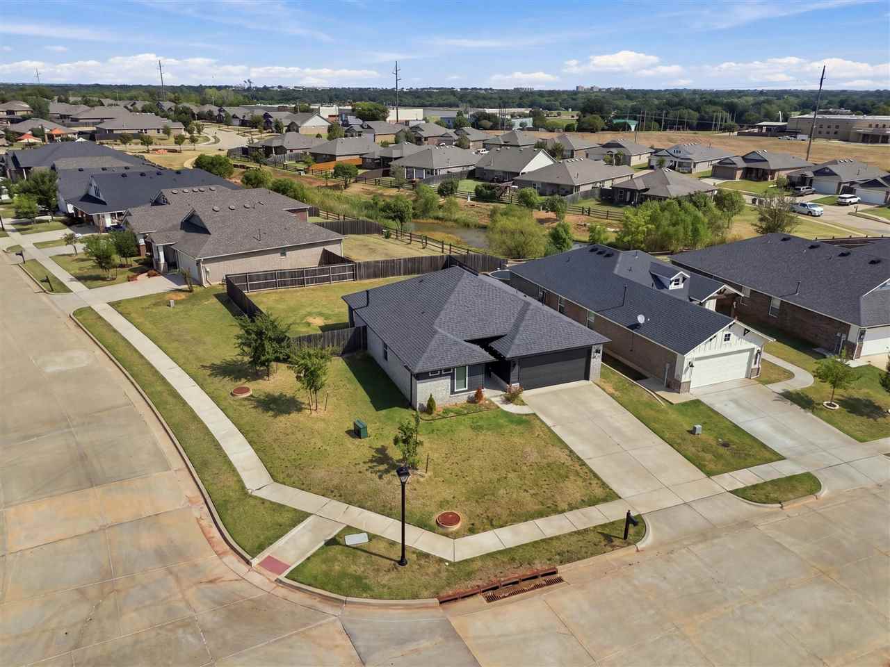 4306 W Country Club