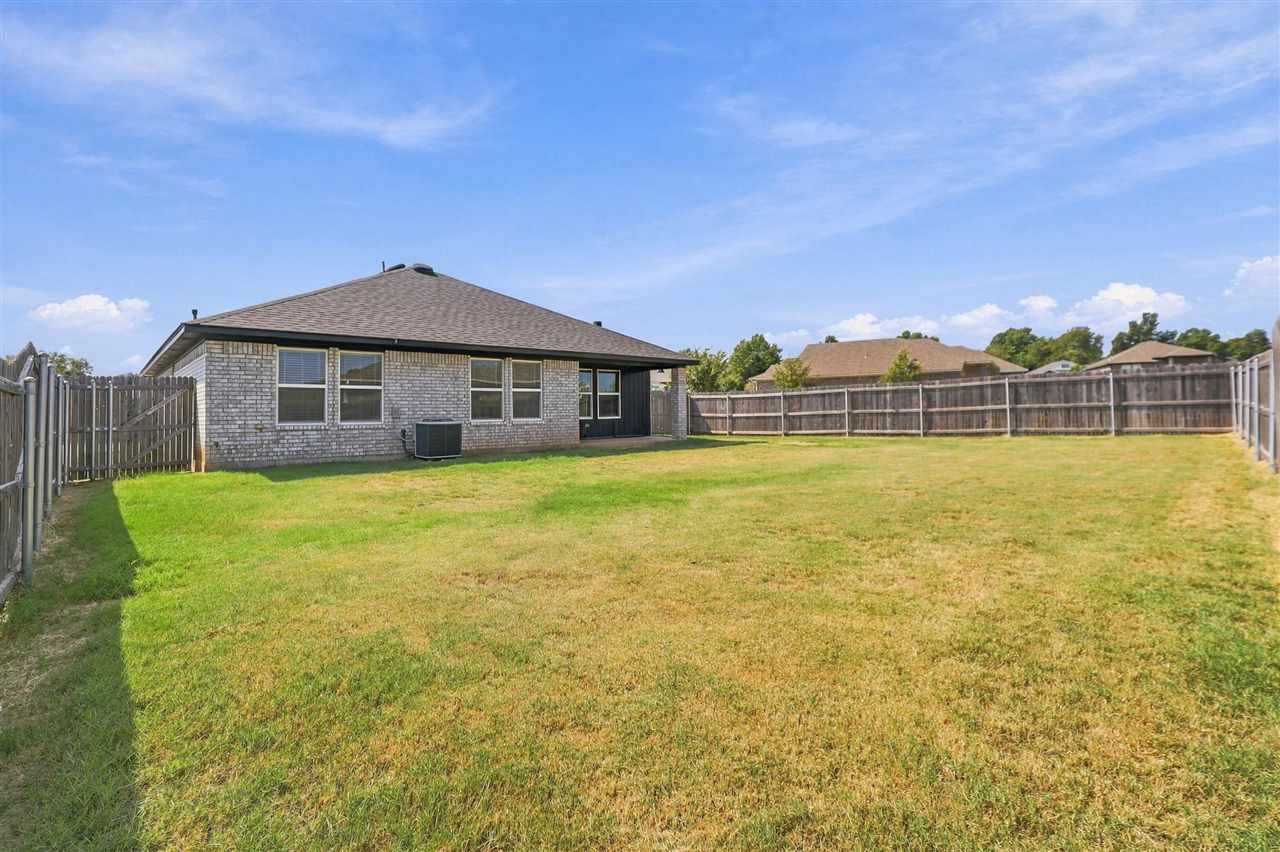4306 W Country Club