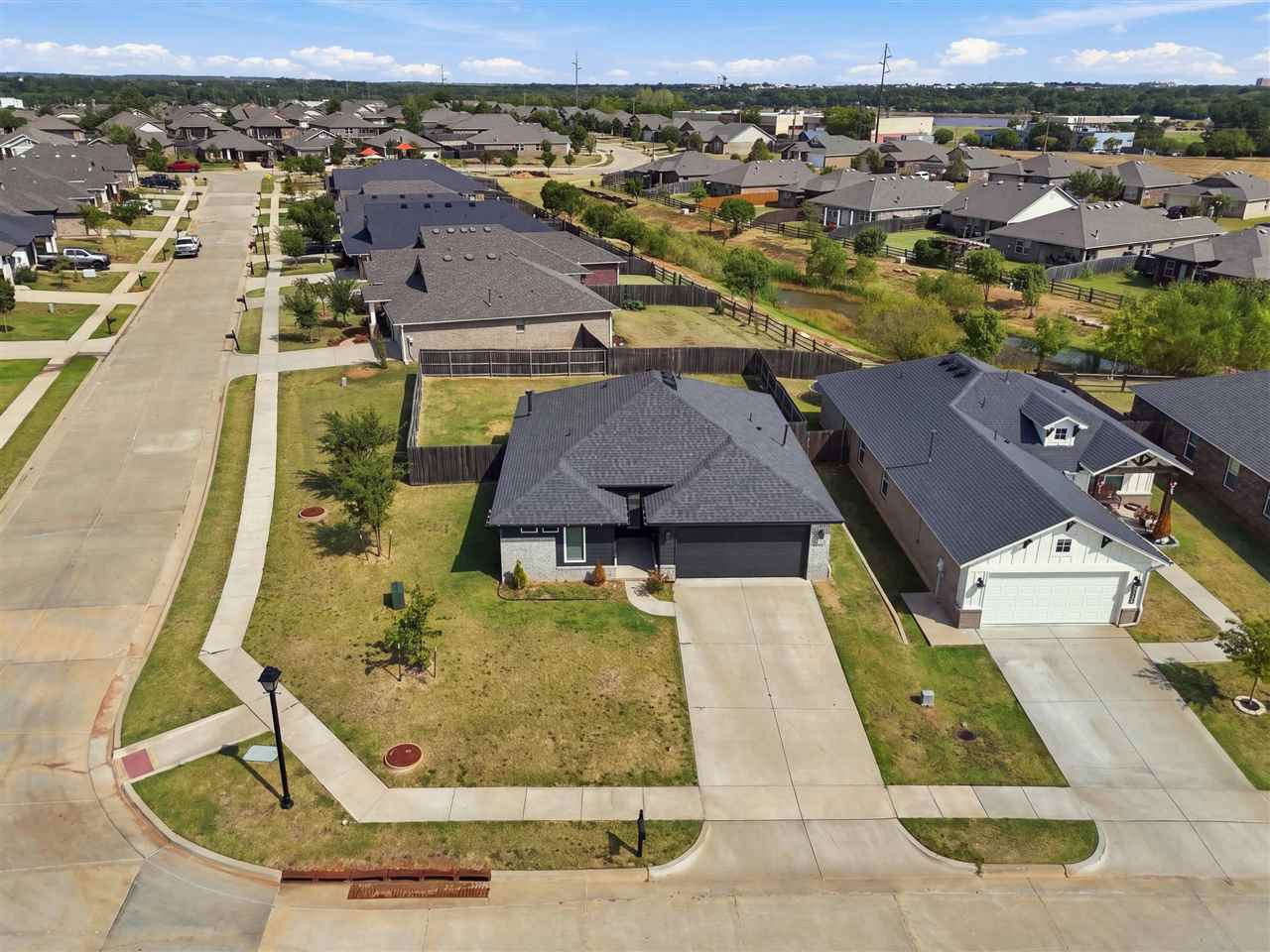 4306 W Country Club