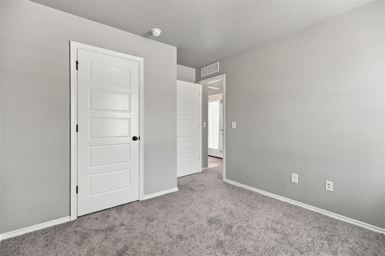 4306 W Country Club