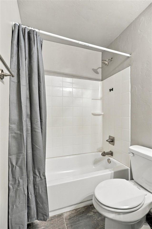 4306 W Country Club