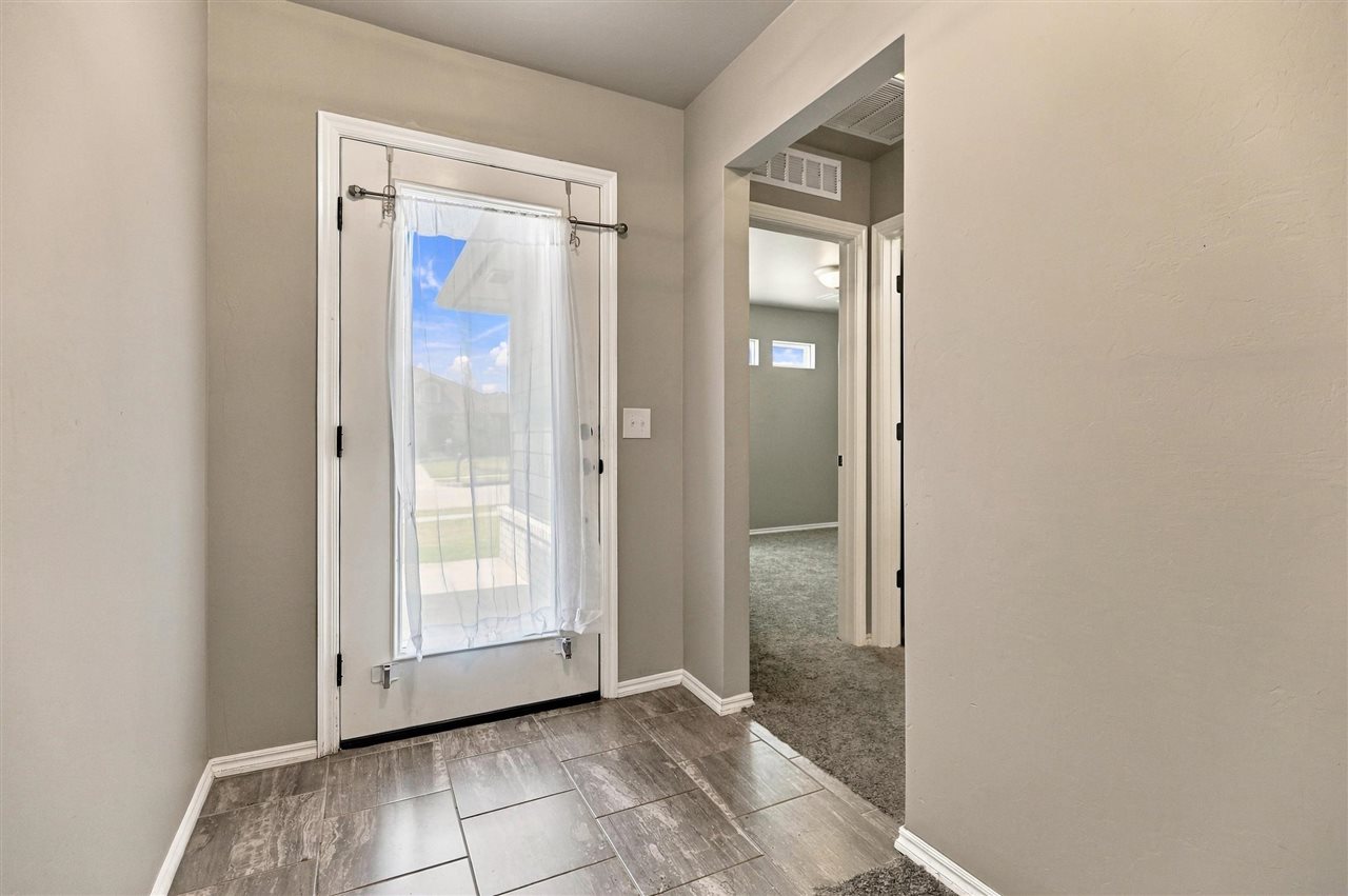 4306 W Country Club
