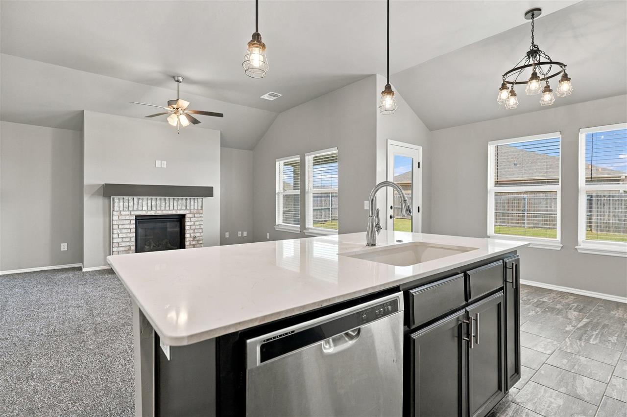 4306 W Country Club