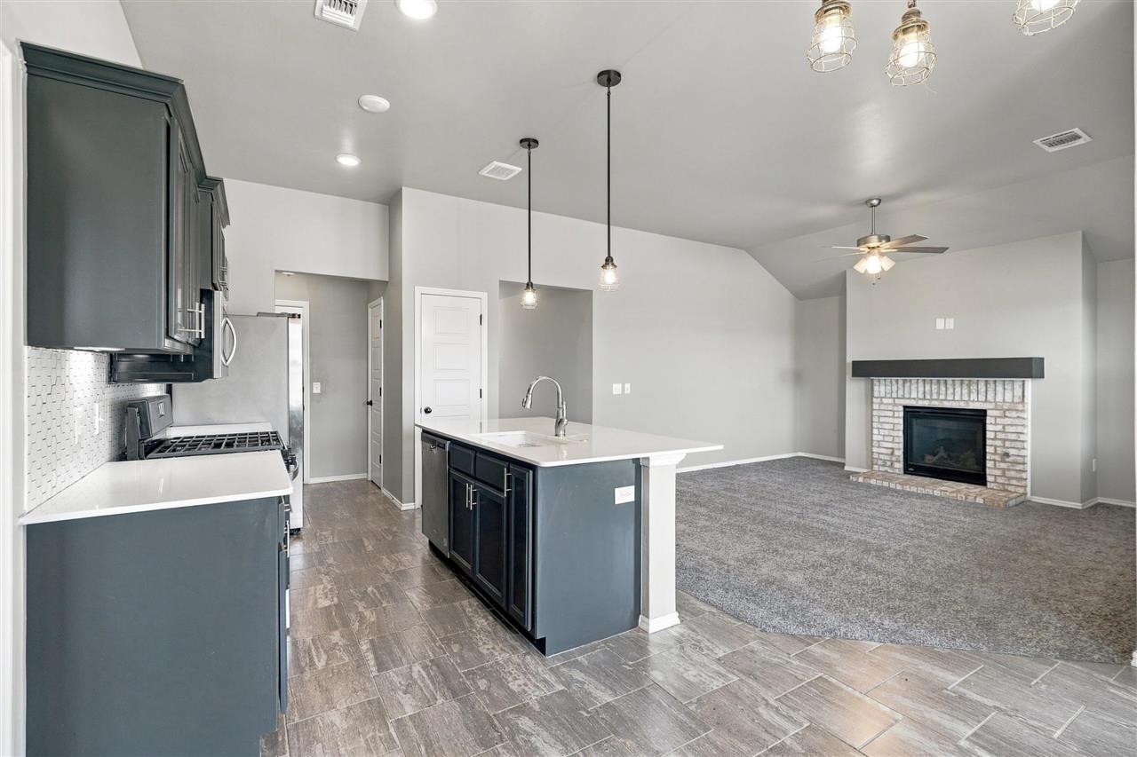 4306 W Country Club