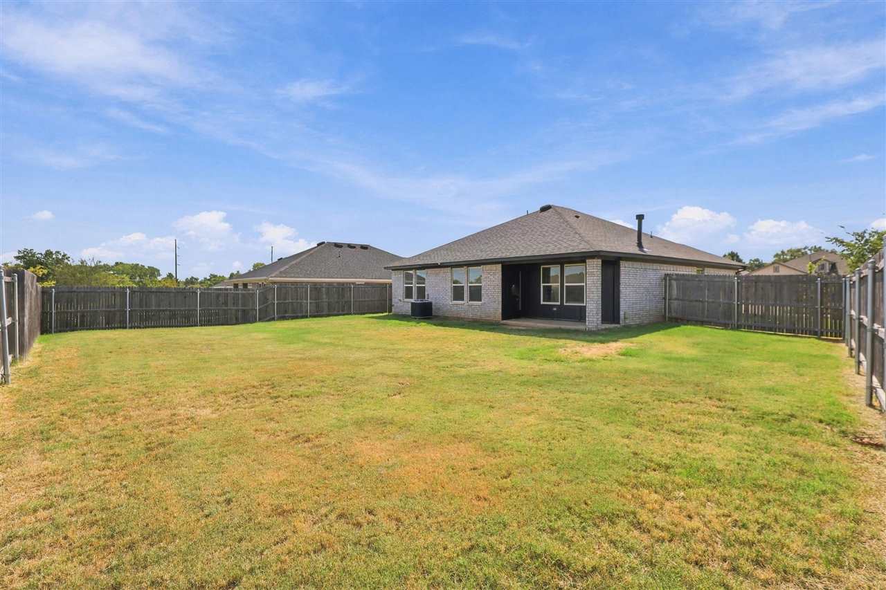 4306 W Country Club
