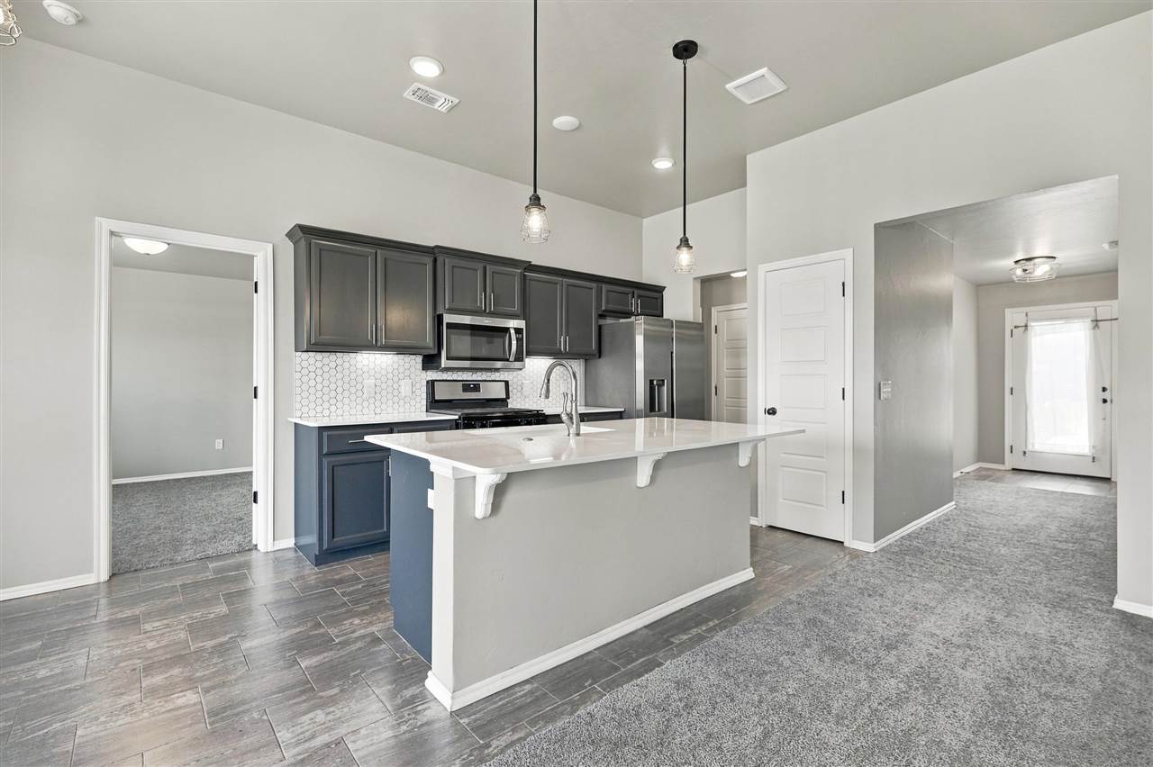 4306 W Country Club