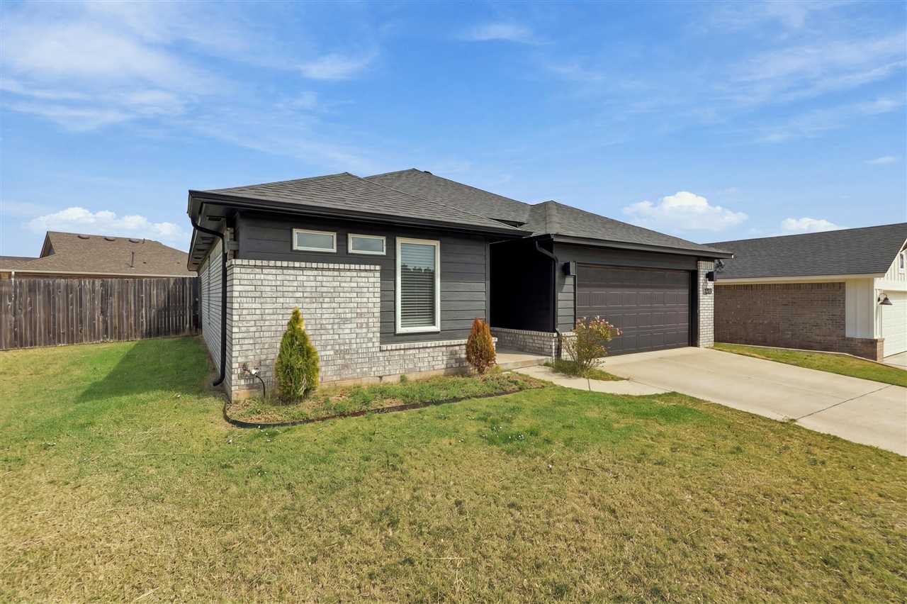 4306 W Country Club