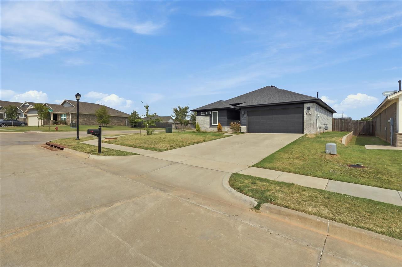 4306 W Country Club