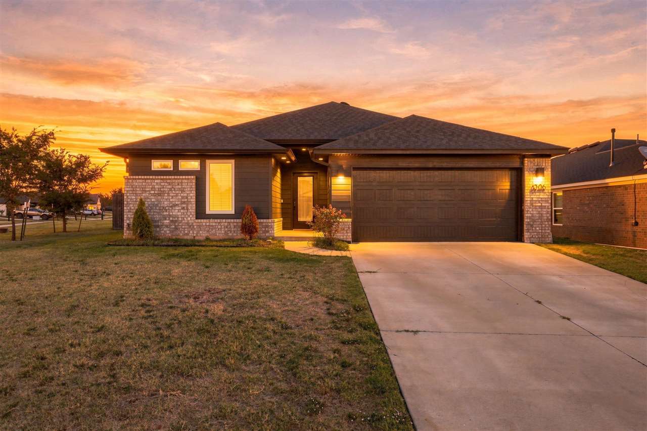 4306 W Country Club