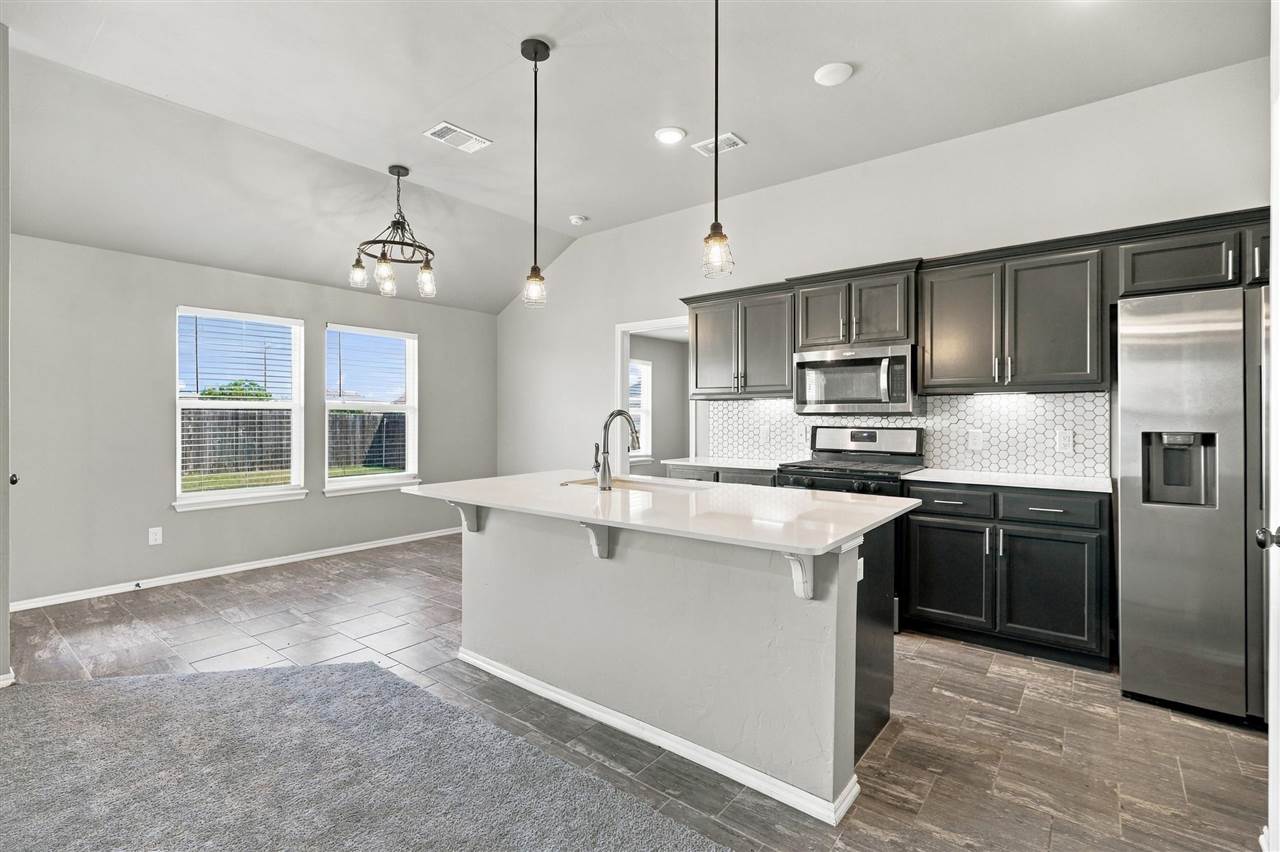 4306 W Country Club