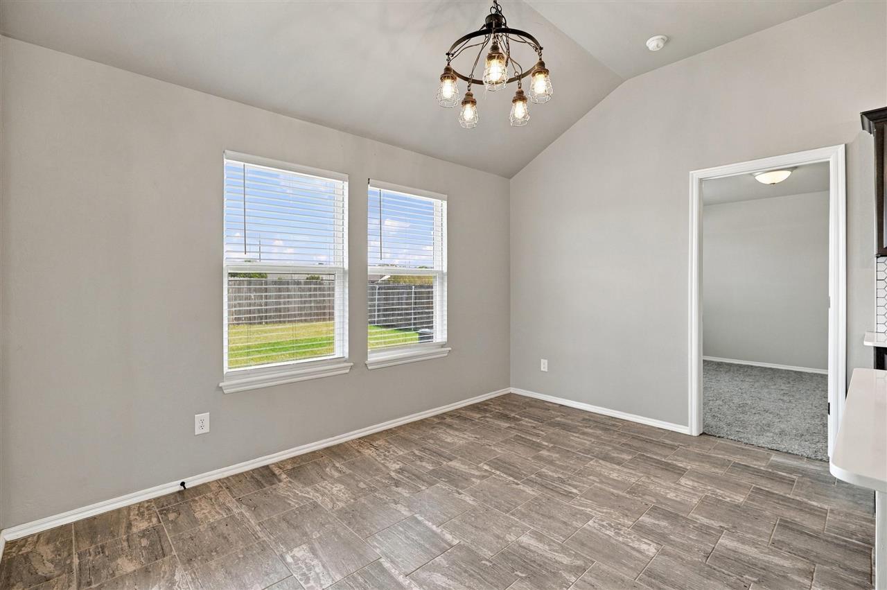 4306 W Country Club