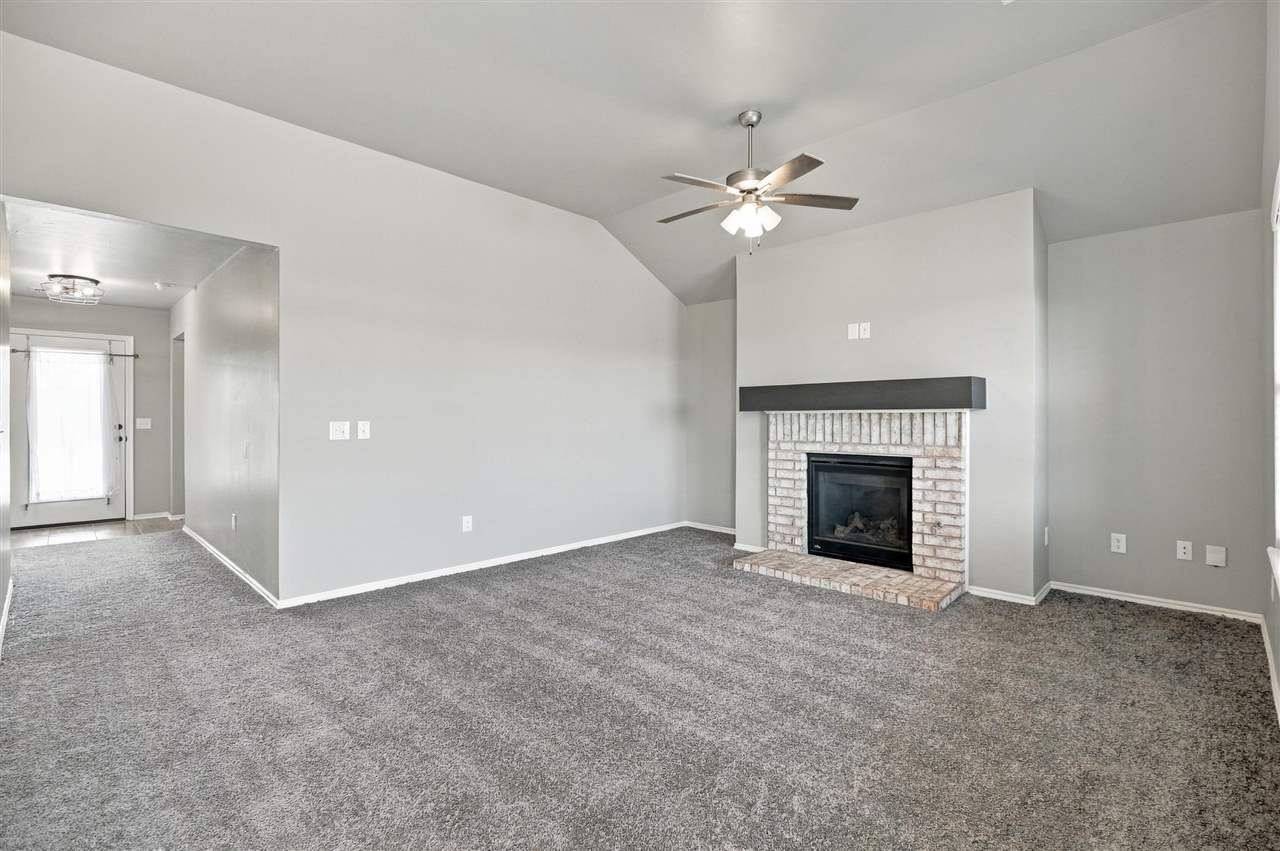 4306 W Country Club