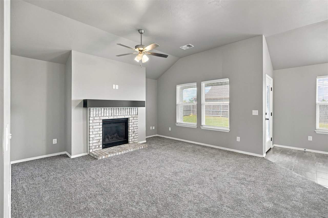 4306 W Country Club
