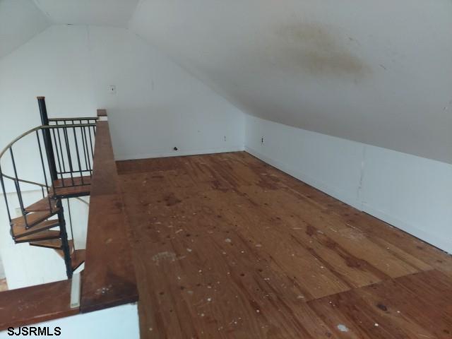 3040 Fernwood Ave