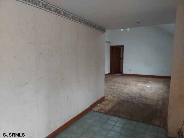 3040 Fernwood Ave