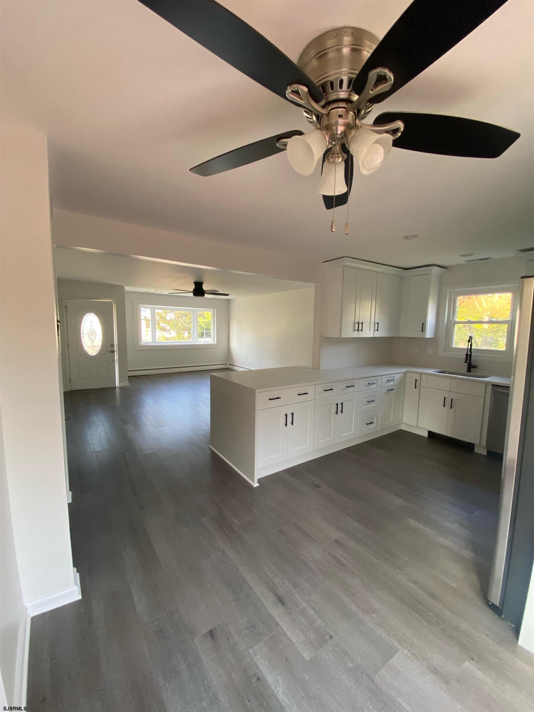 1 W lee Ave