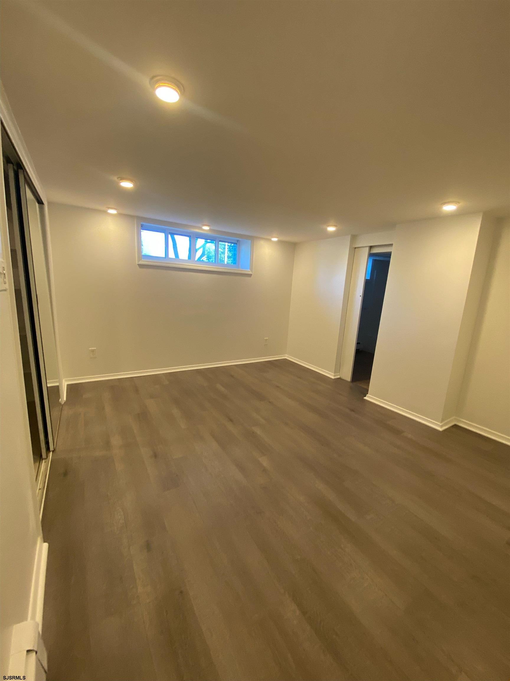 1 W lee Ave