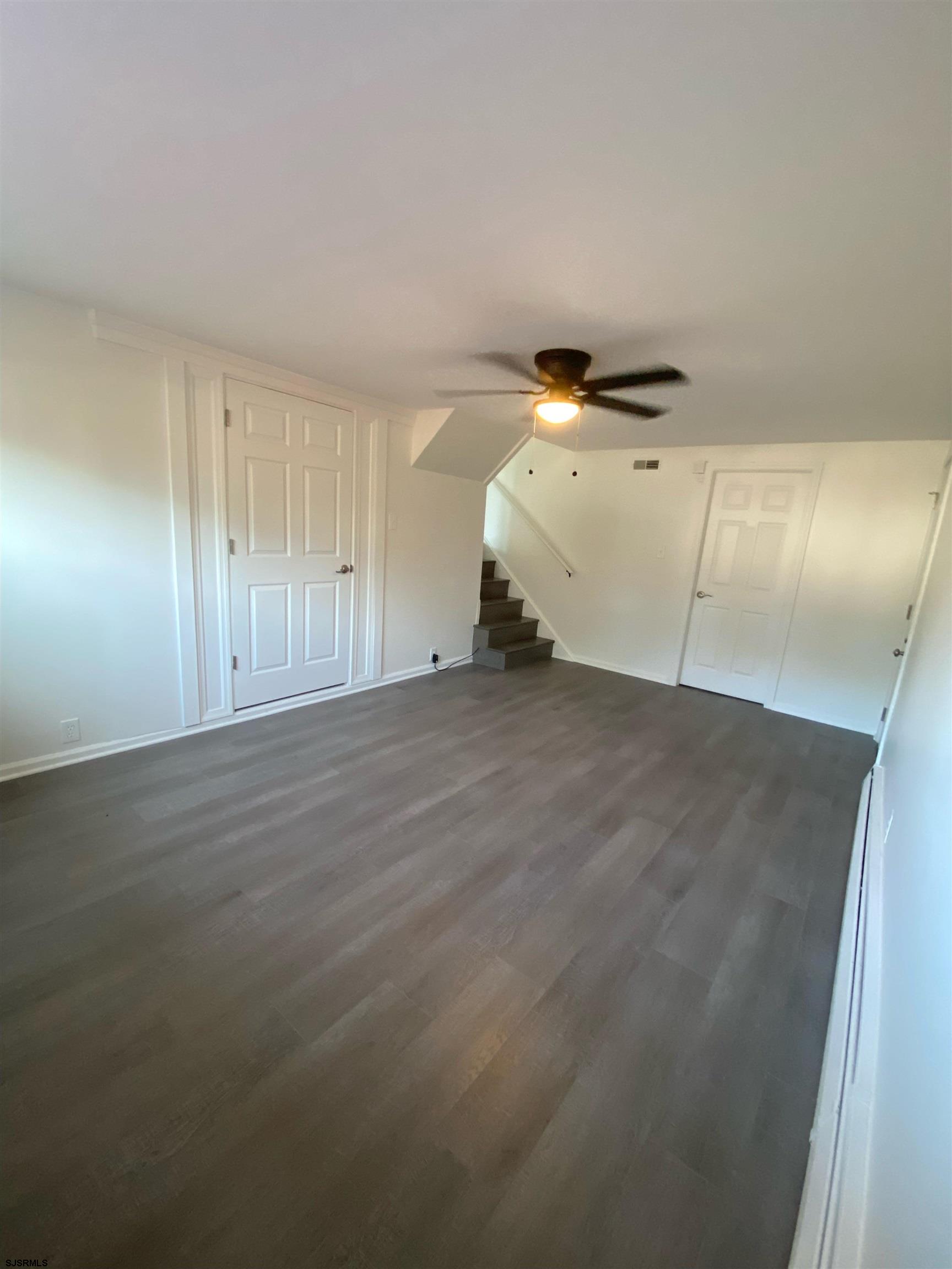 1 W lee Ave