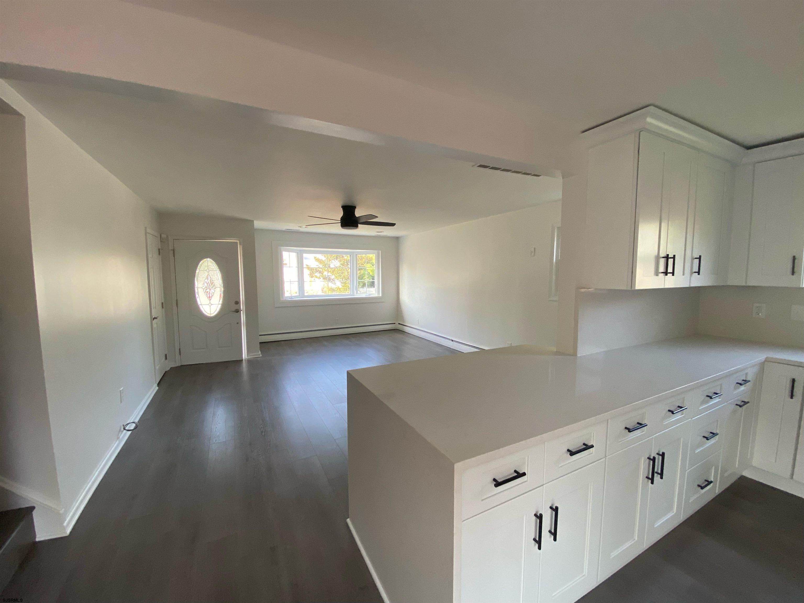 1 W lee Ave
