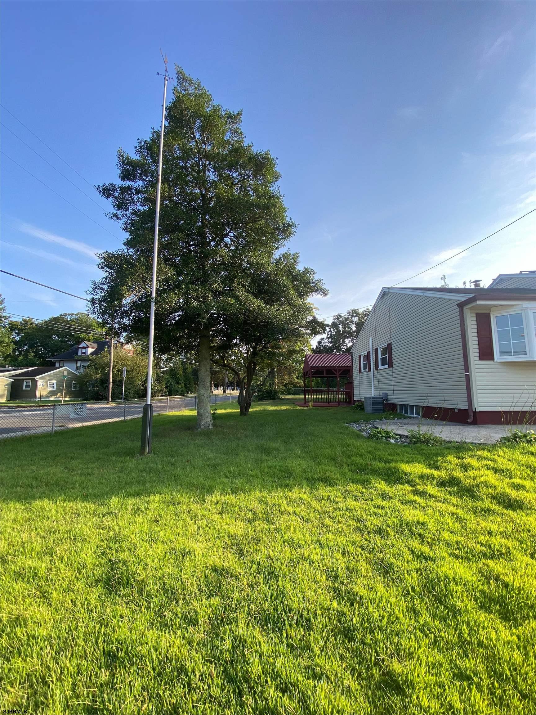 1 W lee Ave