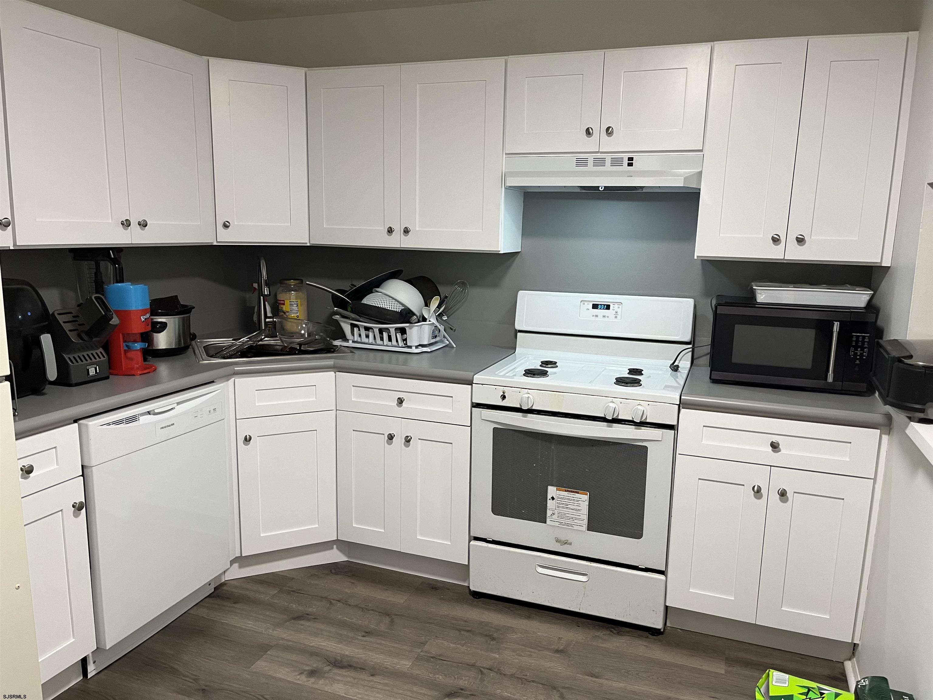 190 Colonial Ct Unit: 190