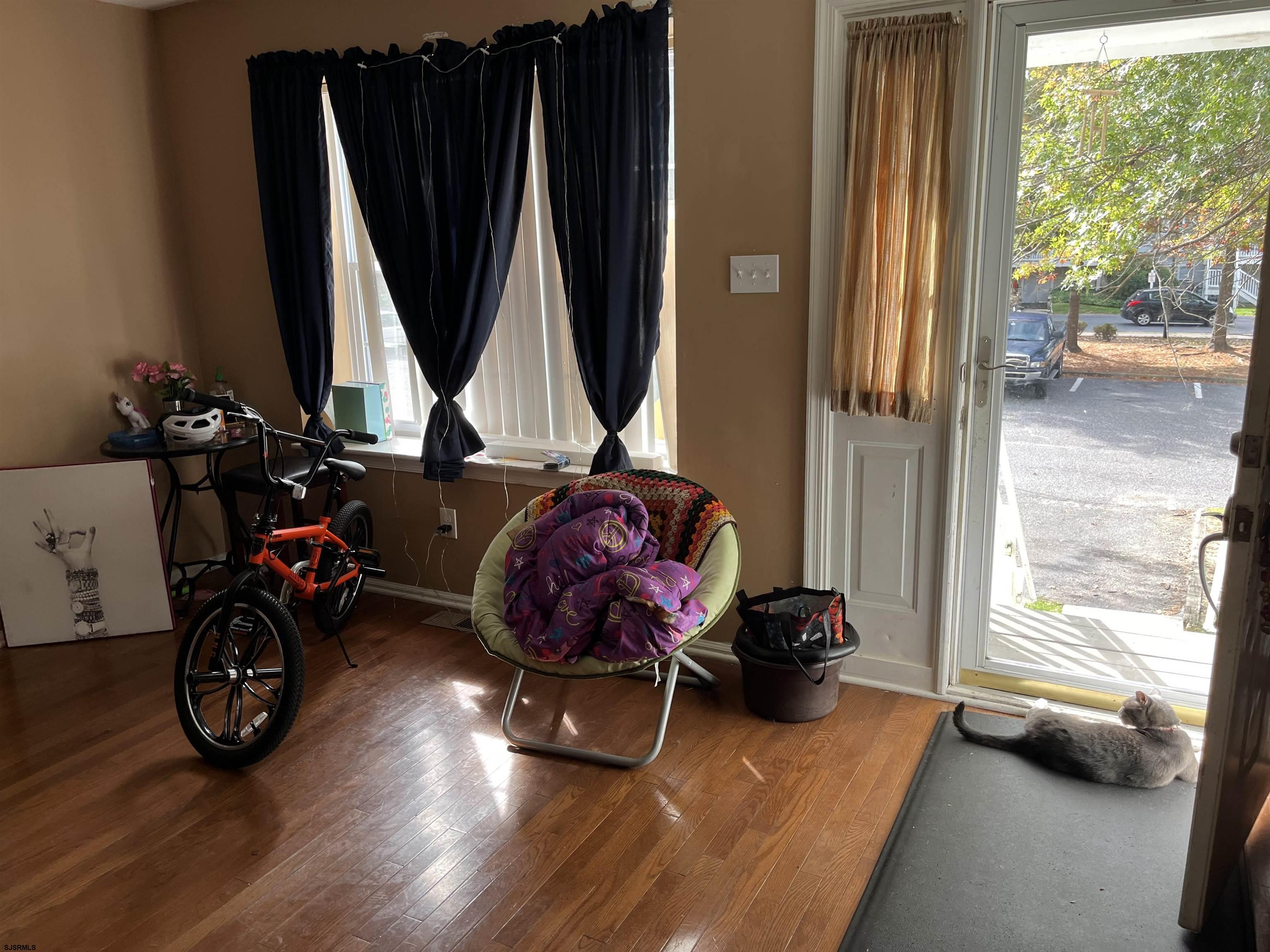 4833 Hawthorne Ave Unit: 4833-216